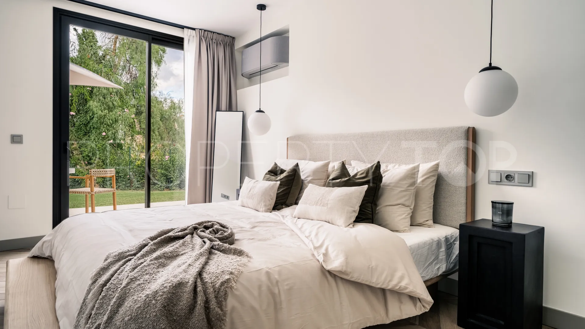 Comprar villa en Nueva Andalucia de 5 dormitorios