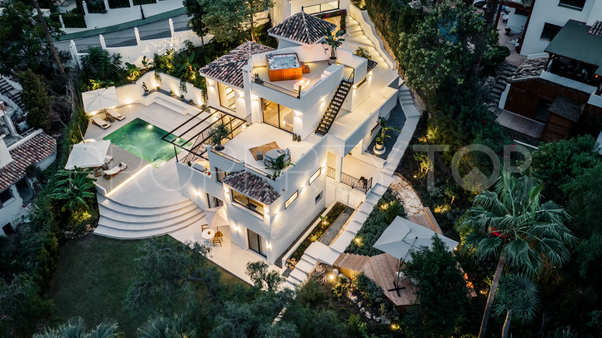 Comprar villa en Nueva Andalucia de 5 dormitorios