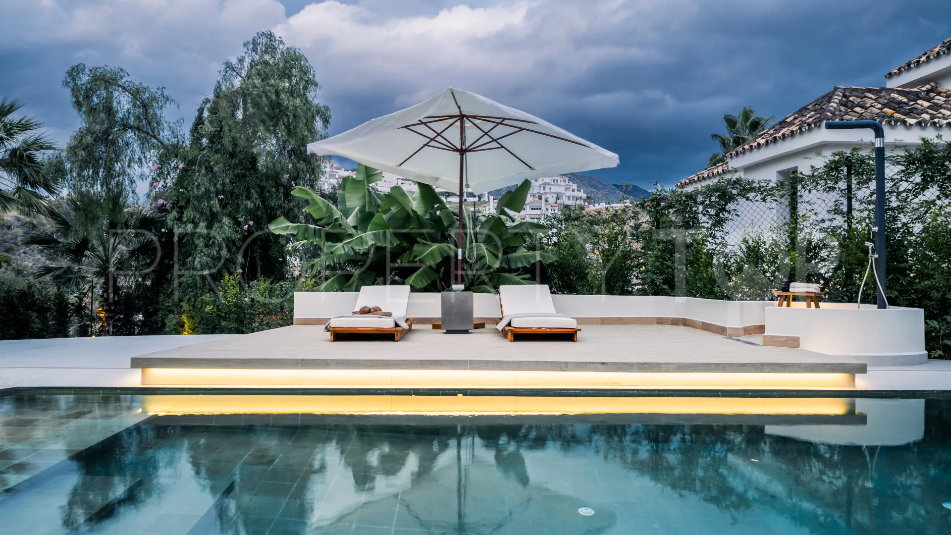 Comprar villa en Nueva Andalucia de 5 dormitorios