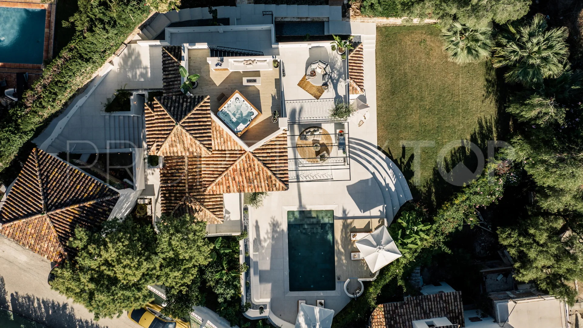 Comprar villa en Nueva Andalucia de 5 dormitorios