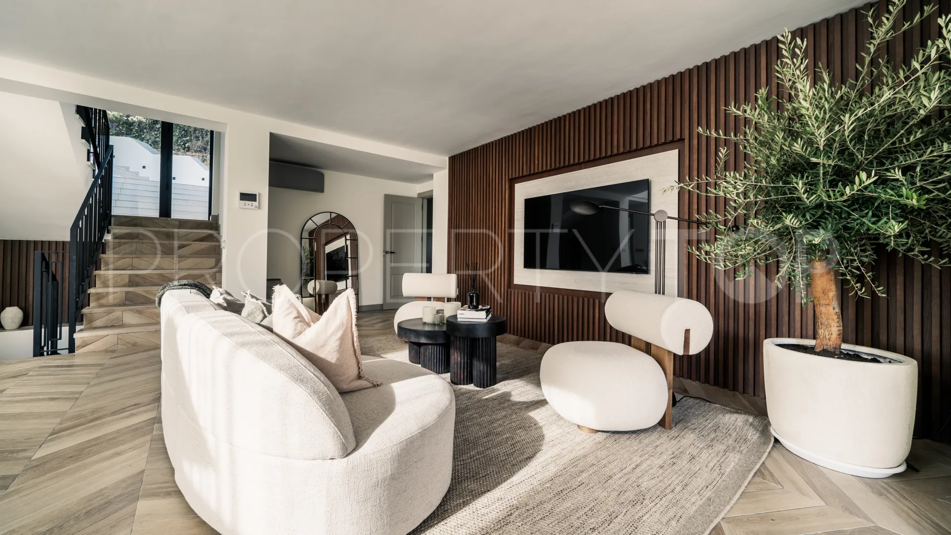 Comprar villa en Nueva Andalucia de 5 dormitorios