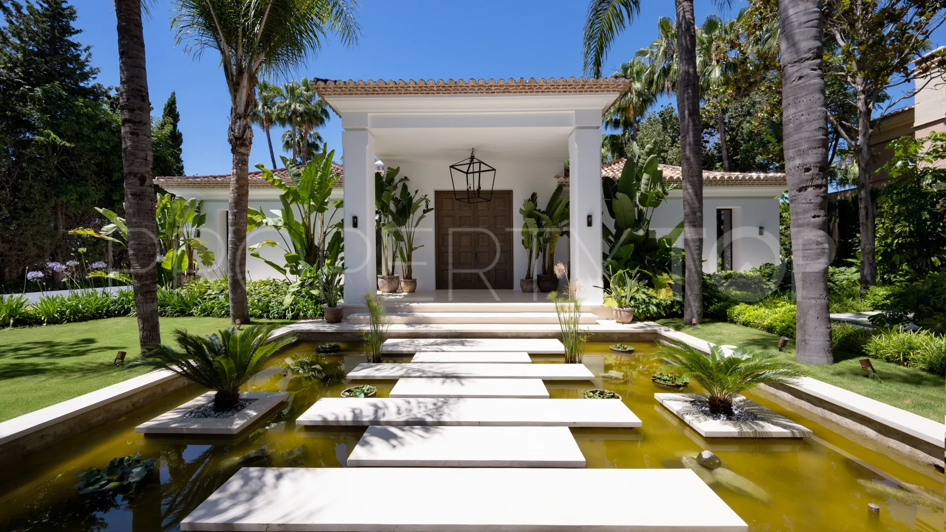 For sale 6 bedrooms villa in Aloha Gardens