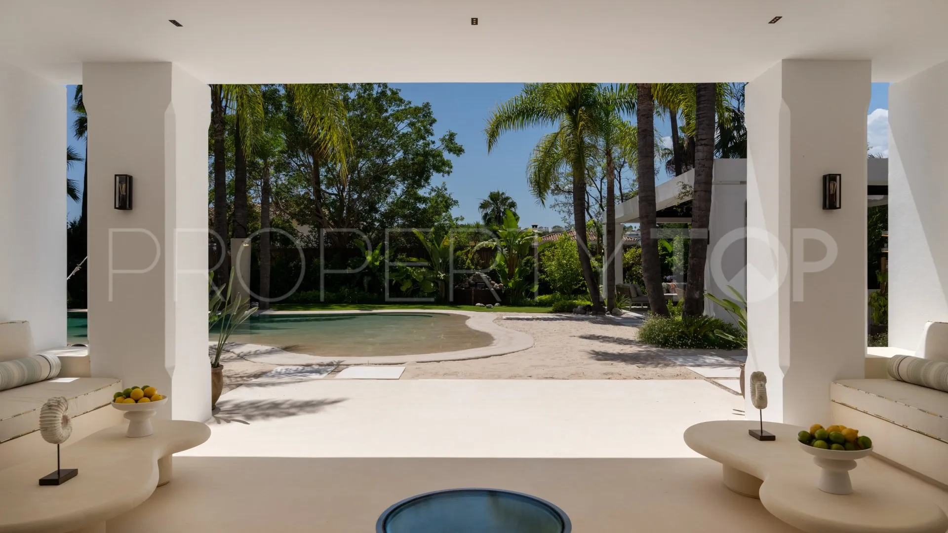 For sale 6 bedrooms villa in Aloha Gardens