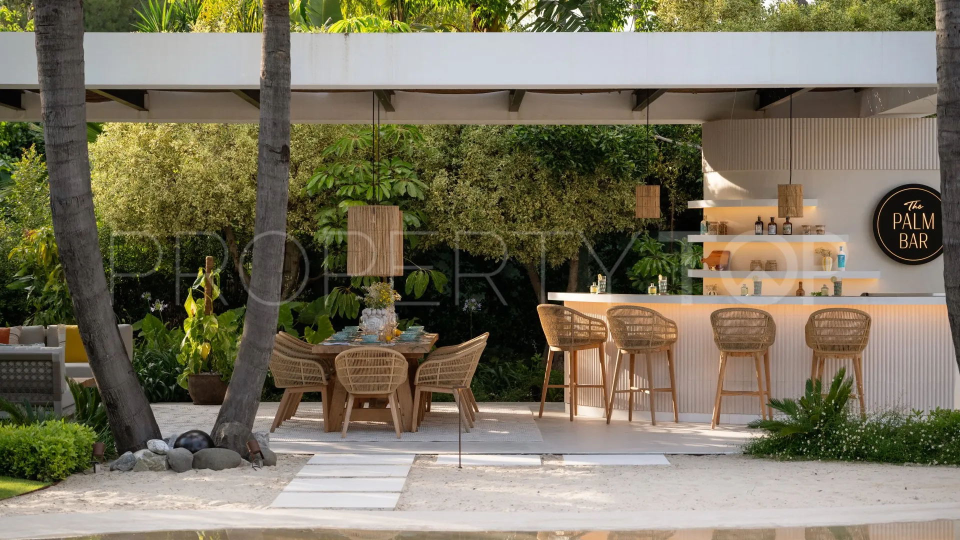 For sale 6 bedrooms villa in Aloha Gardens