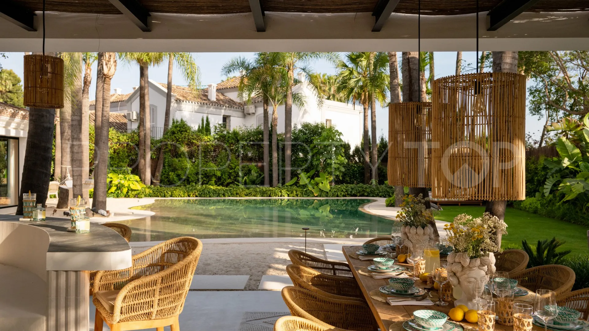 For sale 6 bedrooms villa in Aloha Gardens