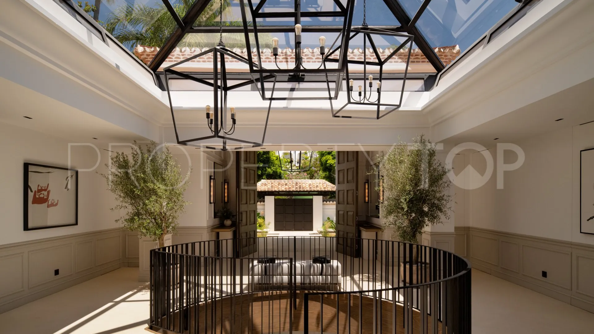 For sale 6 bedrooms villa in Aloha Gardens