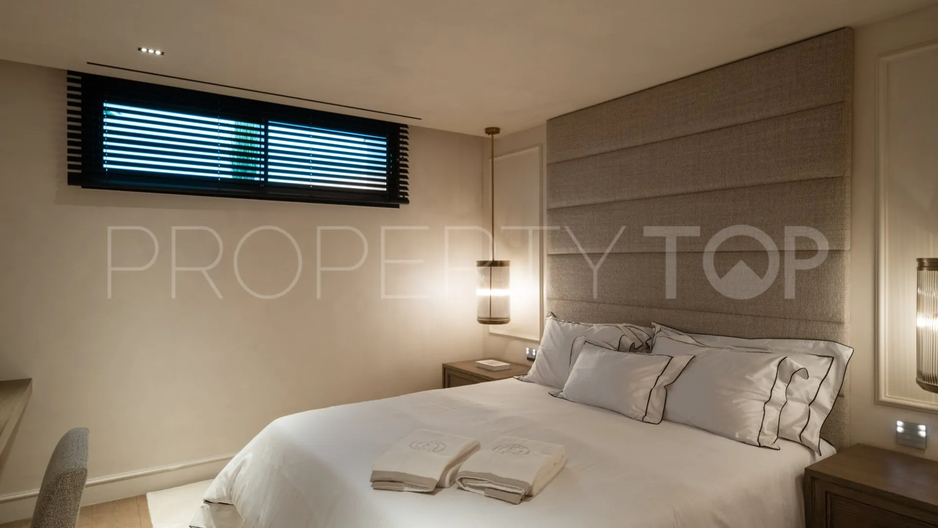 For sale 6 bedrooms villa in Aloha Gardens
