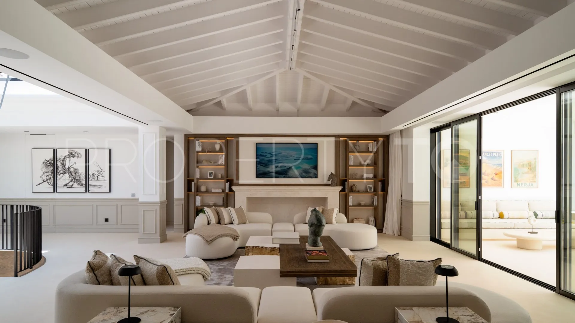 For sale 6 bedrooms villa in Aloha Gardens