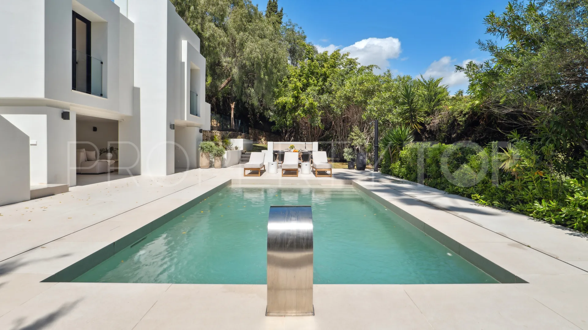 For sale Nueva Andalucia villa with 5 bedrooms