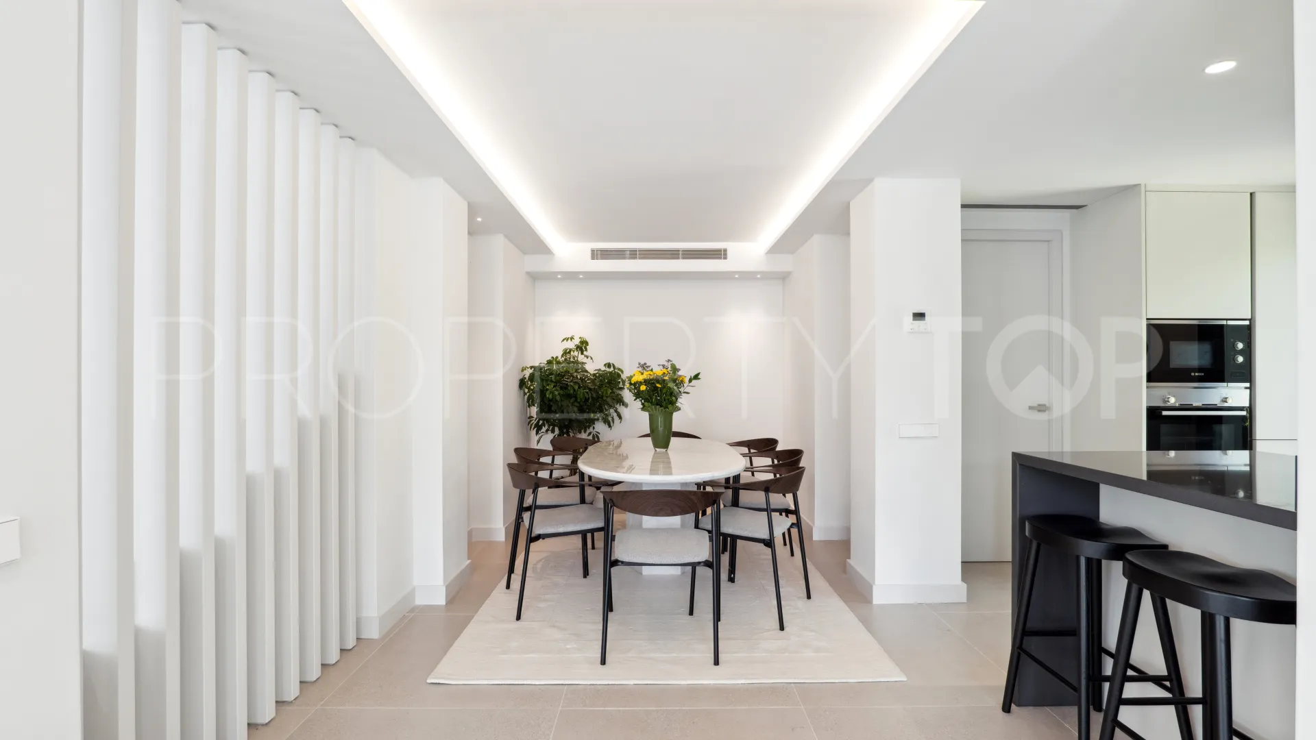 For sale Nueva Andalucia villa with 5 bedrooms