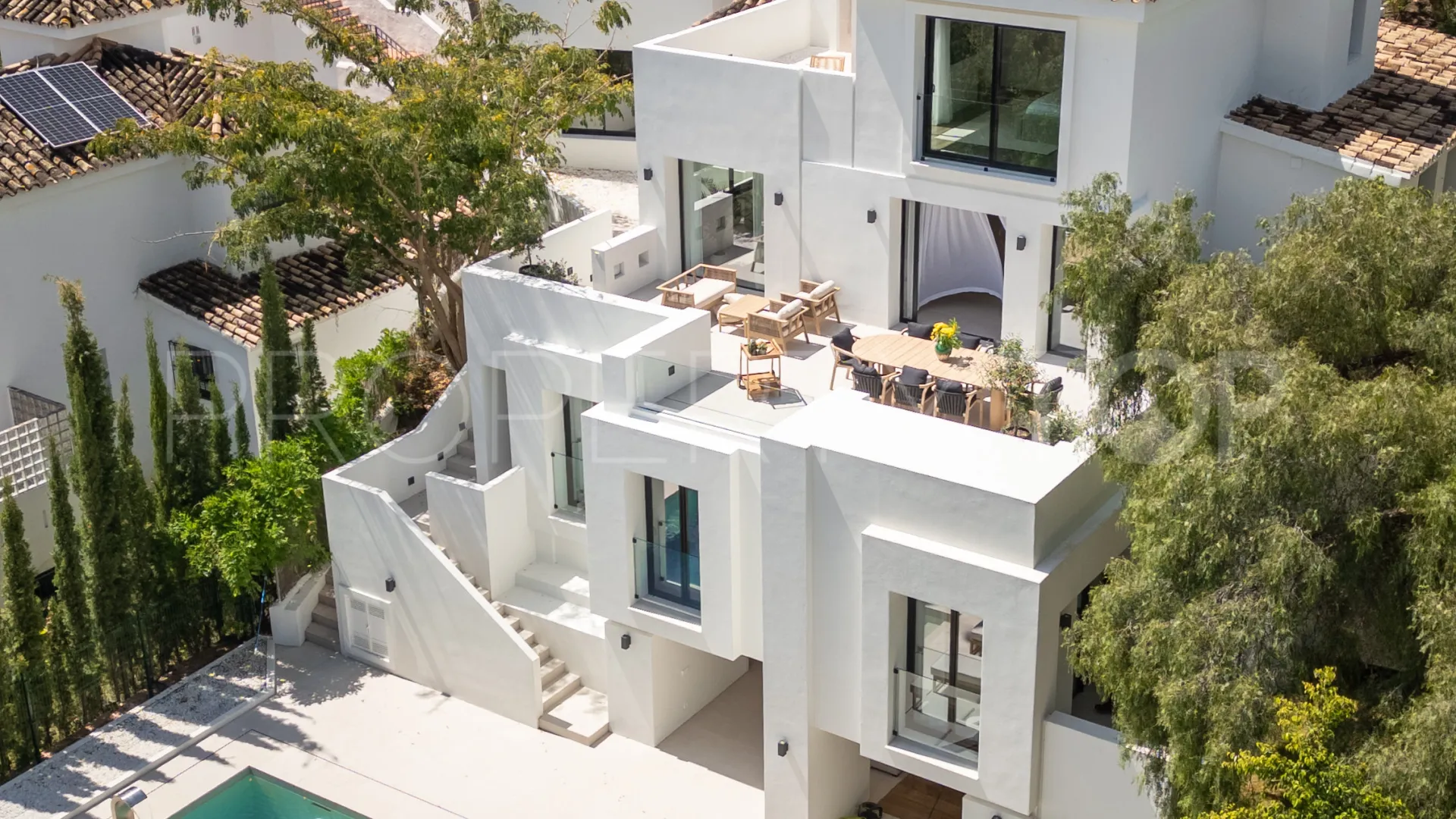 For sale Nueva Andalucia villa with 5 bedrooms