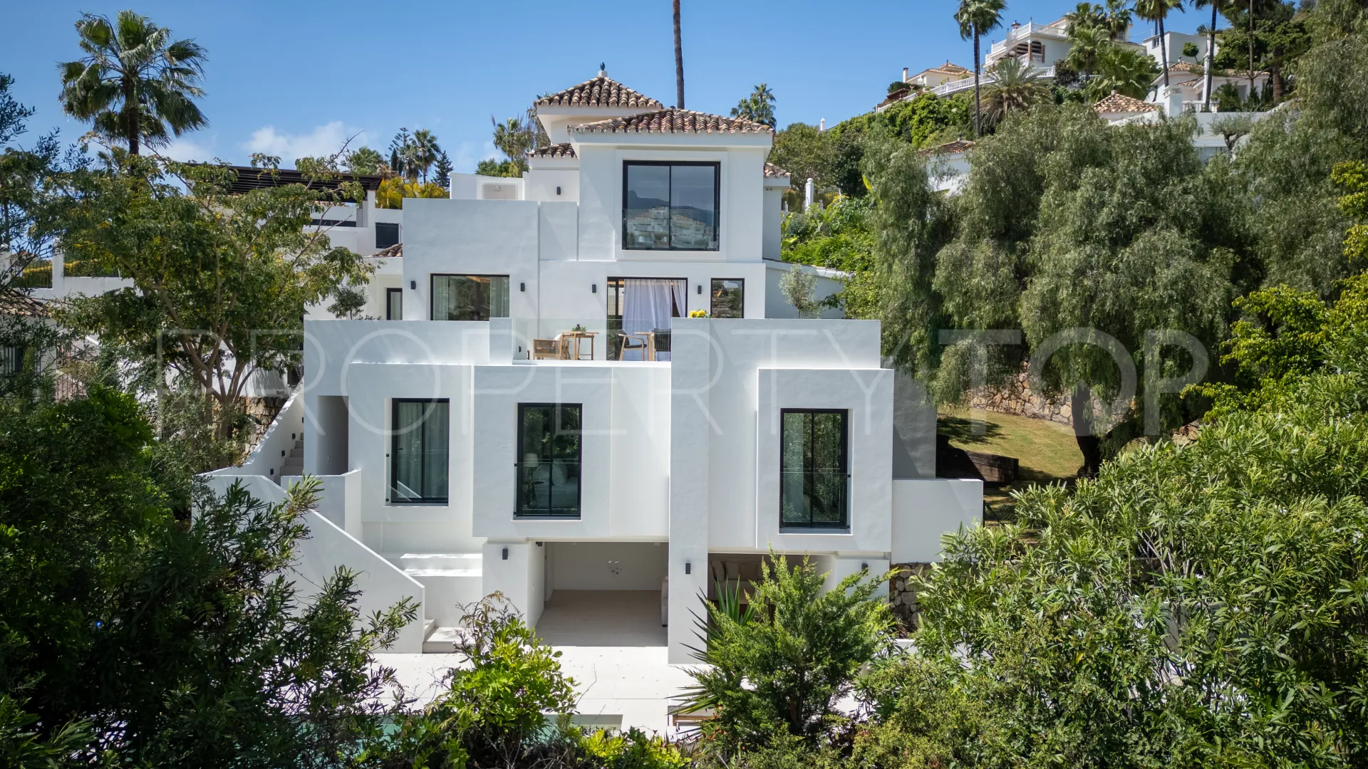 For sale Nueva Andalucia villa with 5 bedrooms