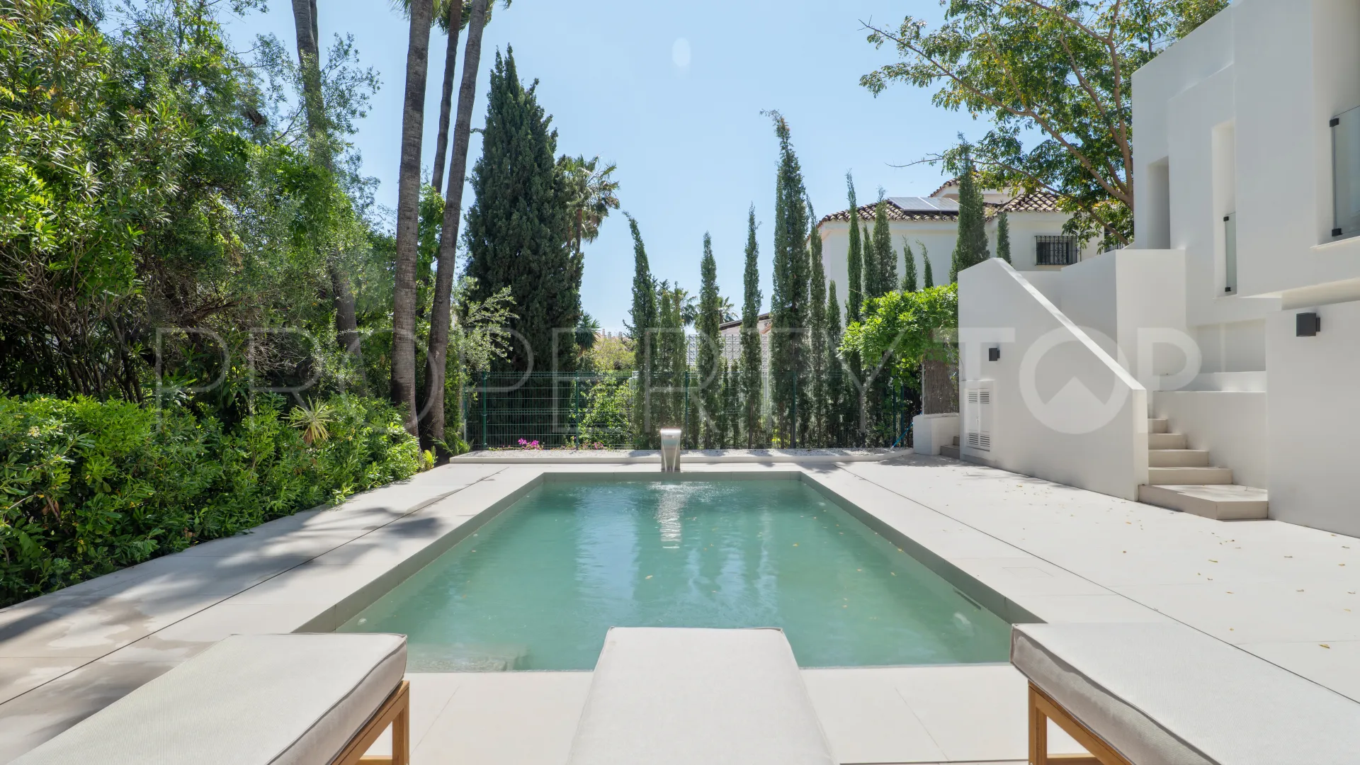 For sale Nueva Andalucia villa with 5 bedrooms