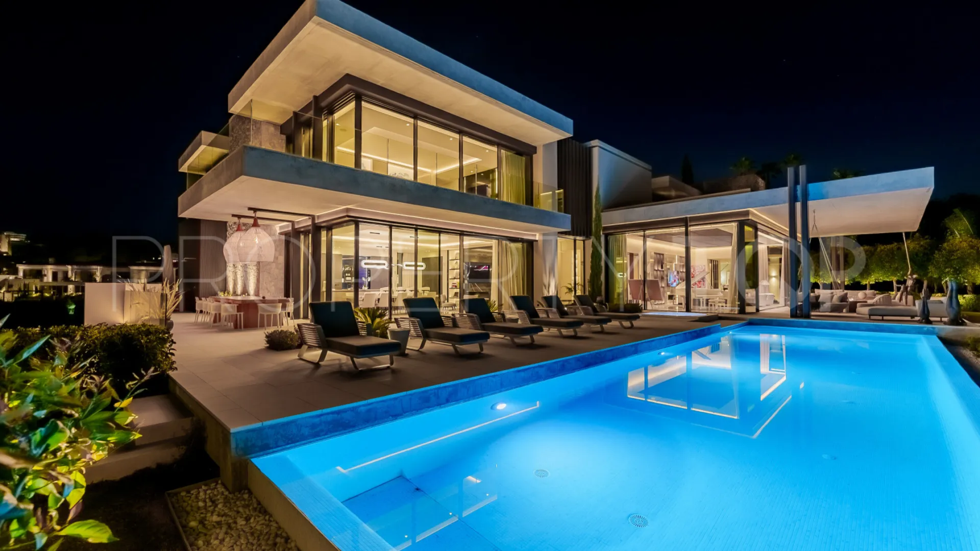Villa for sale in La Quinta Hills with 8 bedrooms