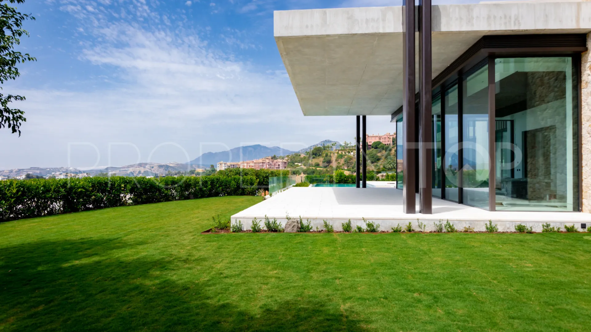 Villa for sale in La Quinta Hills with 8 bedrooms