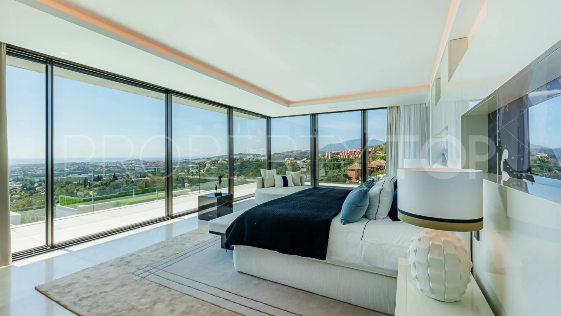Villa for sale in La Quinta Hills with 8 bedrooms