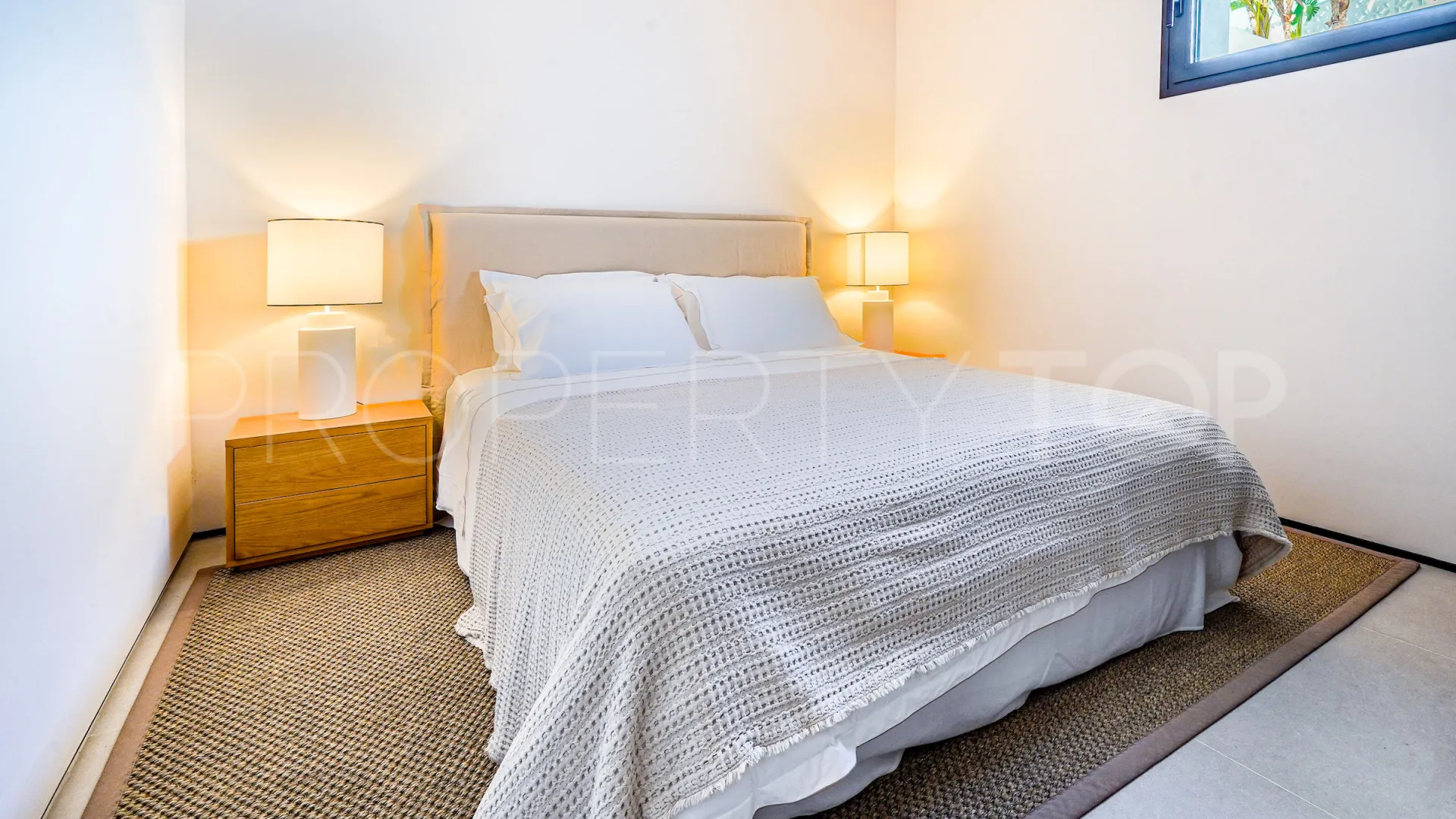 For sale villa in Nueva Andalucia