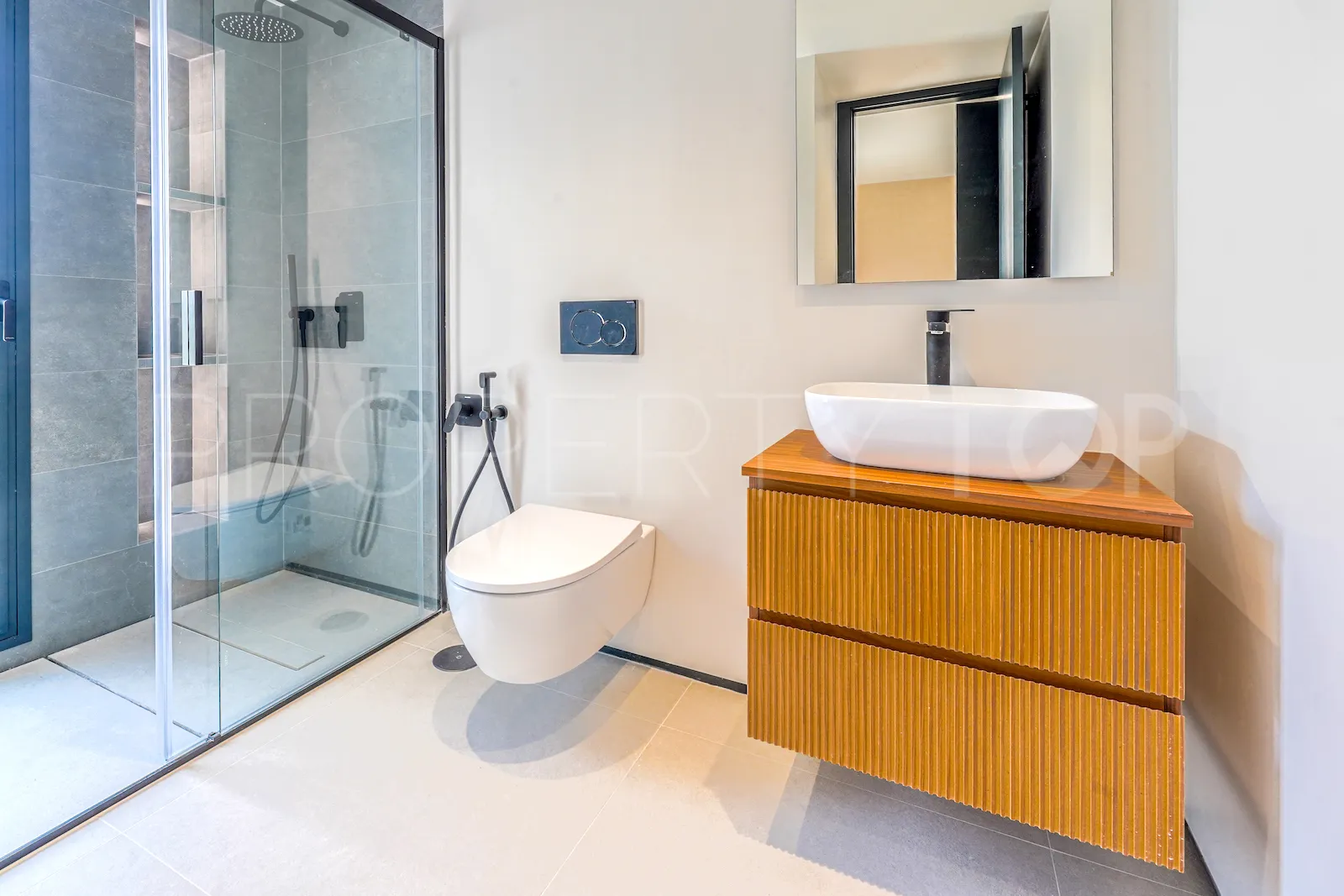 For sale villa in Nueva Andalucia