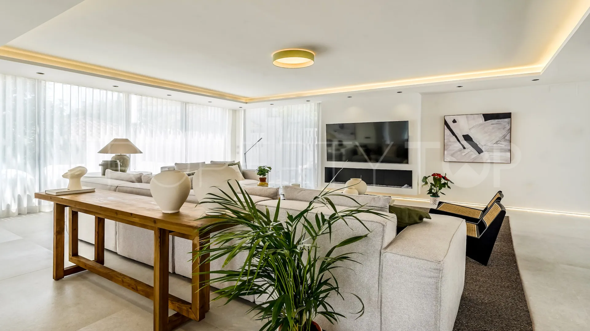 For sale villa in Nueva Andalucia
