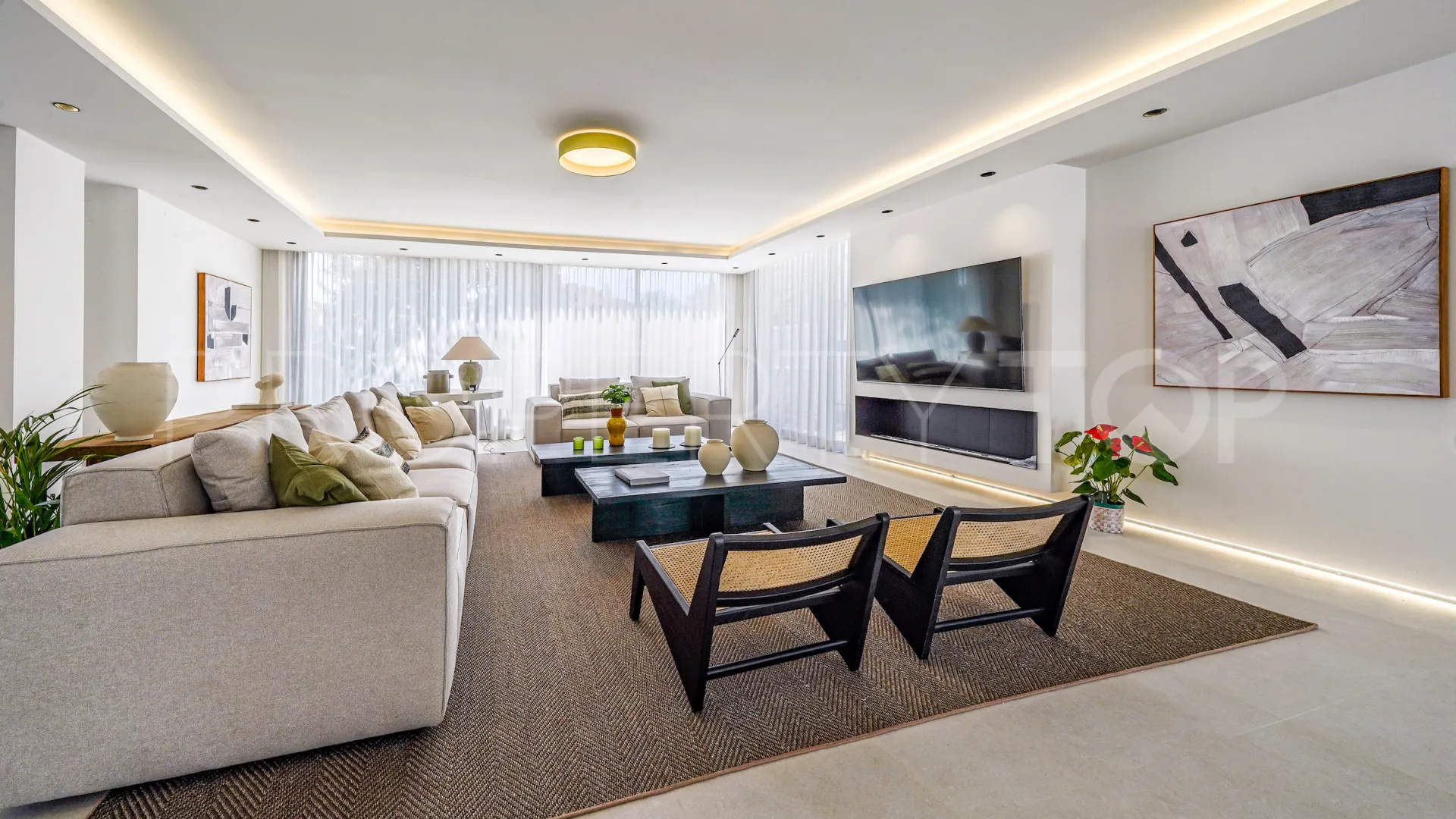 For sale villa in Nueva Andalucia