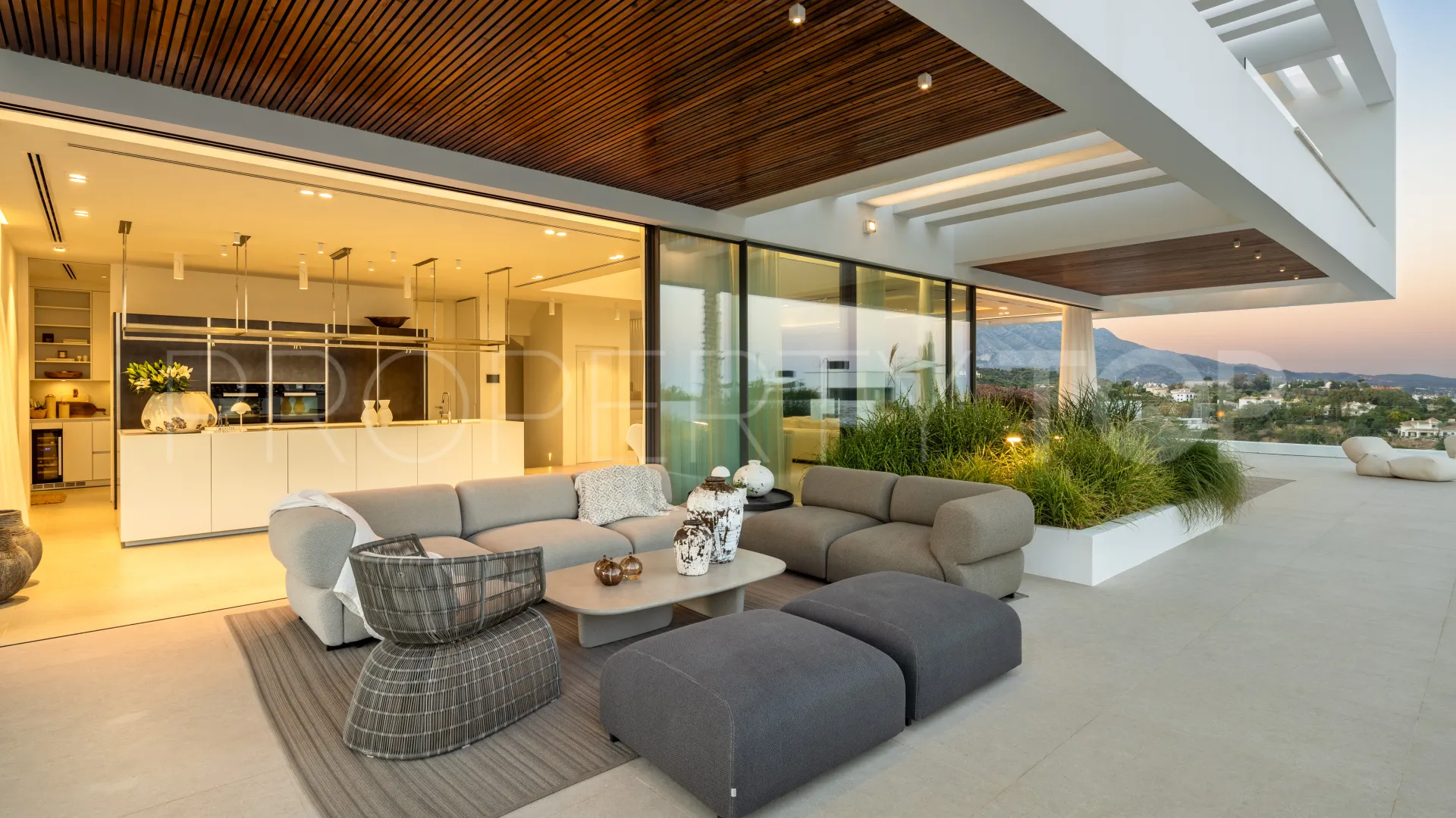 6 bedrooms villa for sale in La Quinta