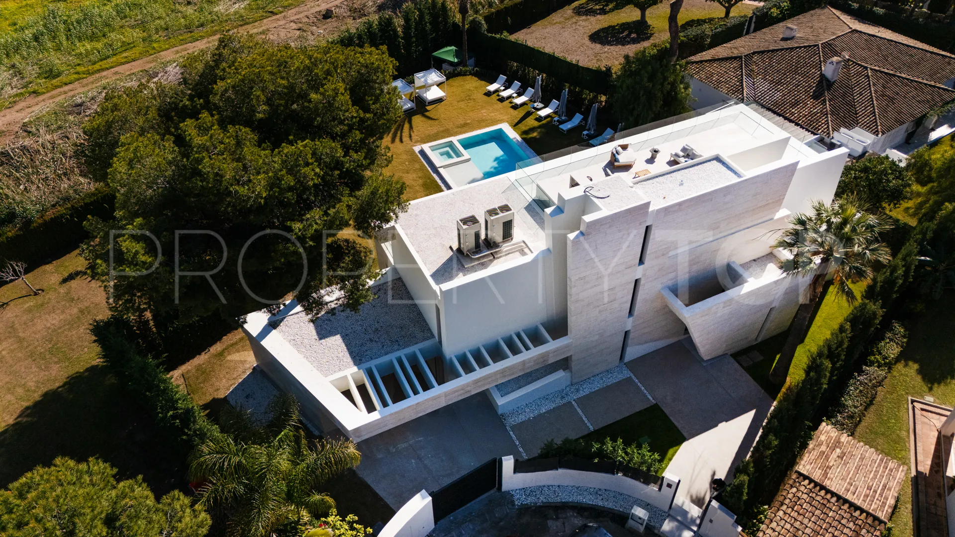 For sale villa in Los Monteros Playa with 6 bedrooms