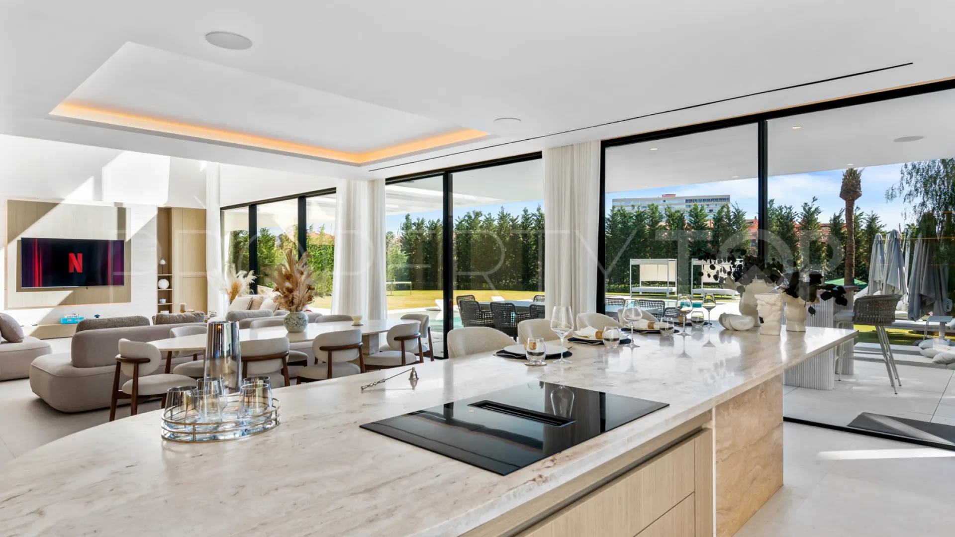 For sale villa in Los Monteros Playa with 6 bedrooms
