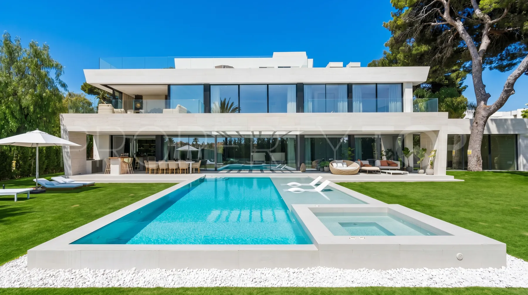 For sale villa in Los Monteros Playa with 6 bedrooms