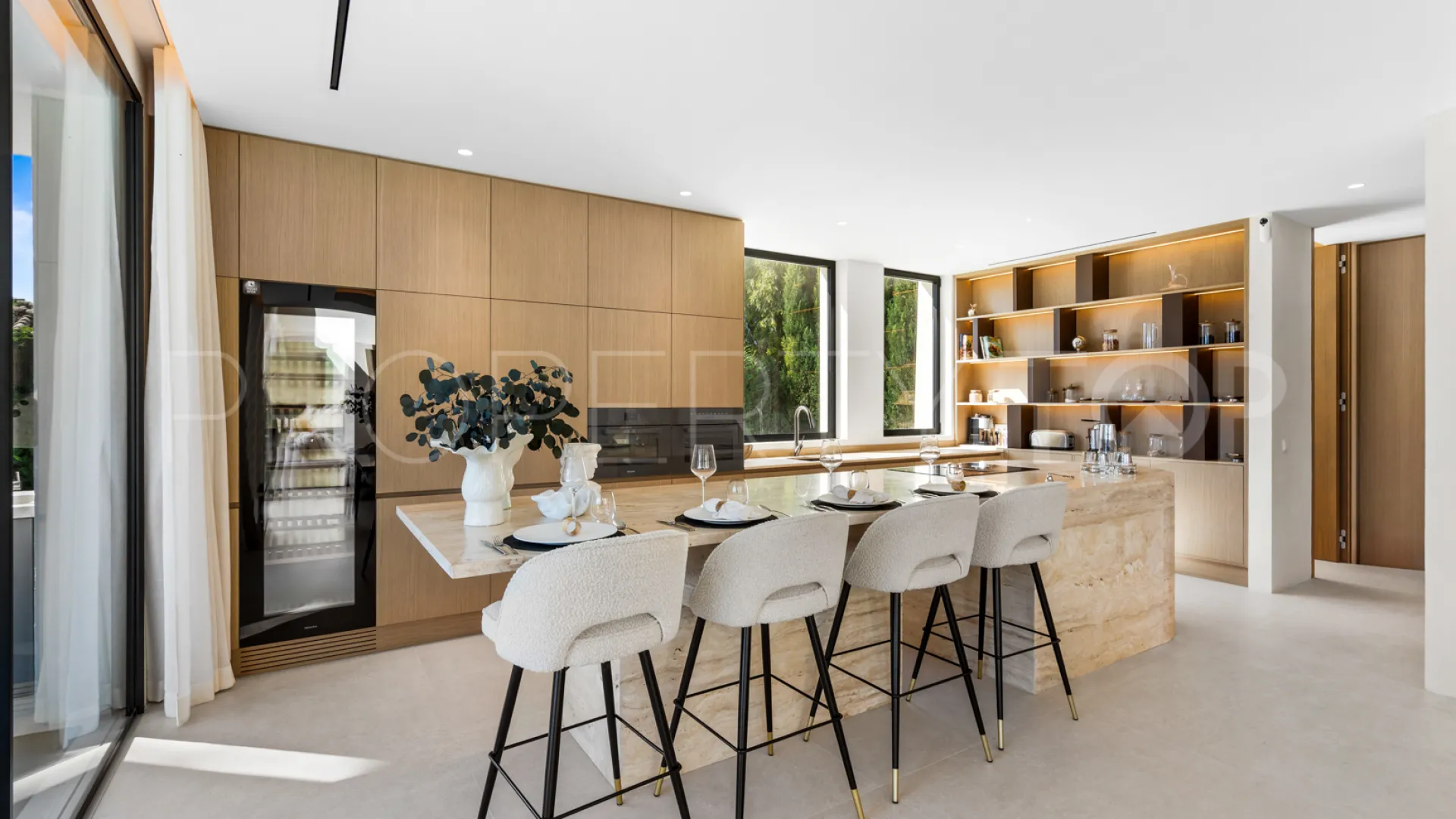 For sale villa in Los Monteros Playa with 6 bedrooms