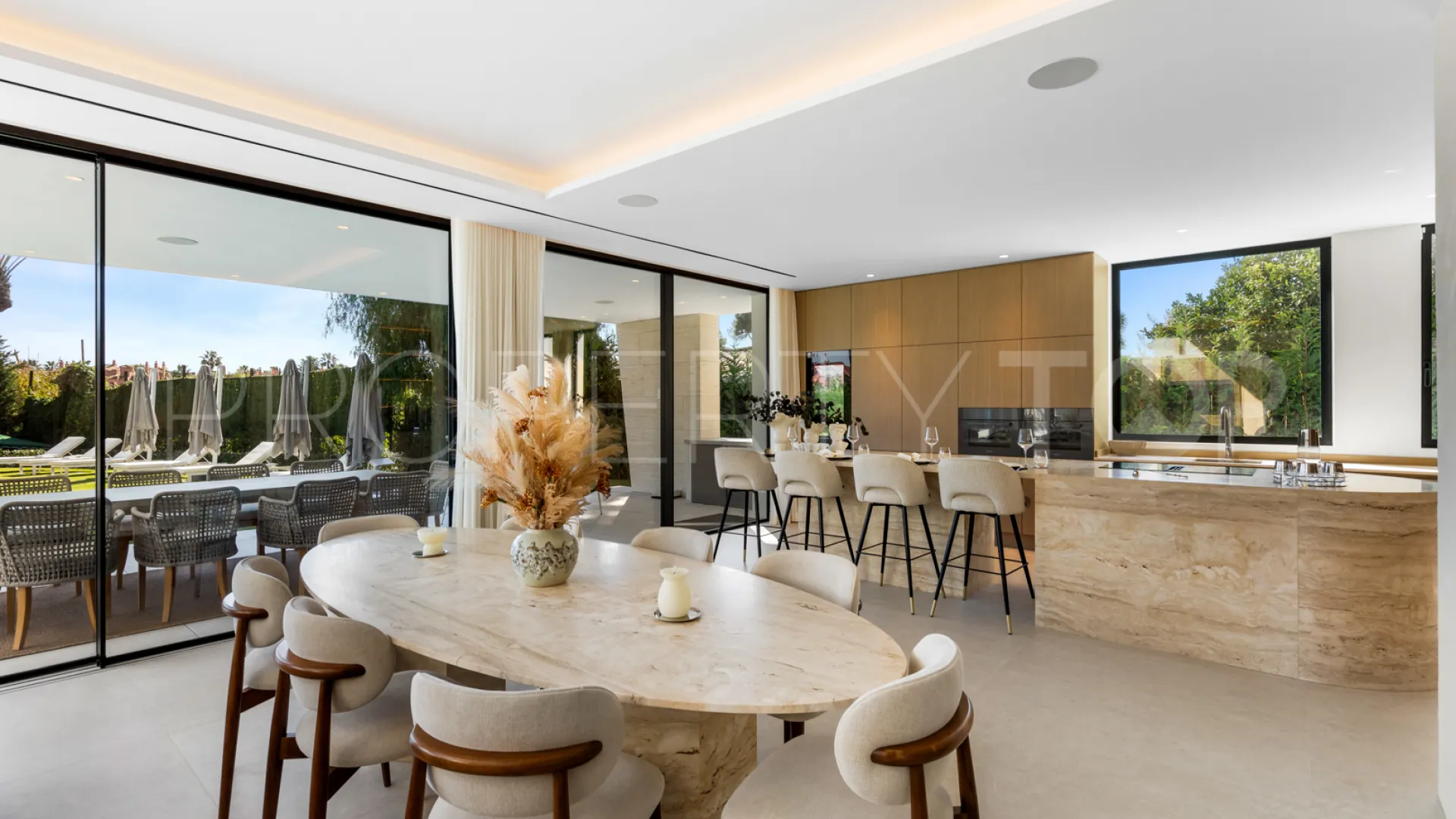For sale villa in Los Monteros Playa with 6 bedrooms