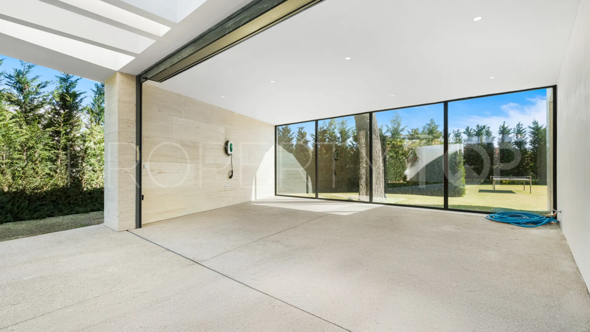 For sale villa in Los Monteros Playa with 6 bedrooms