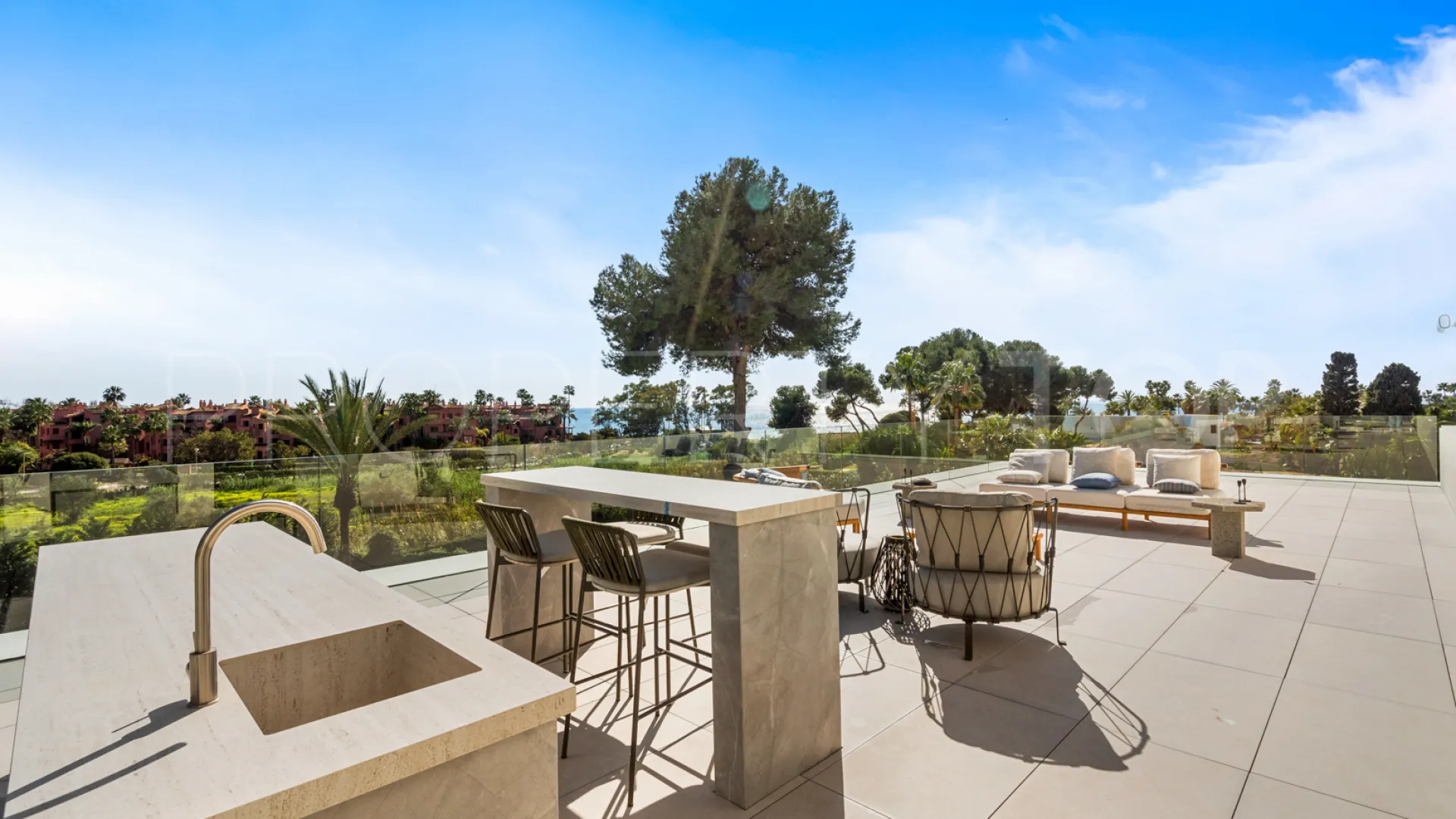 For sale villa in Los Monteros Playa with 6 bedrooms