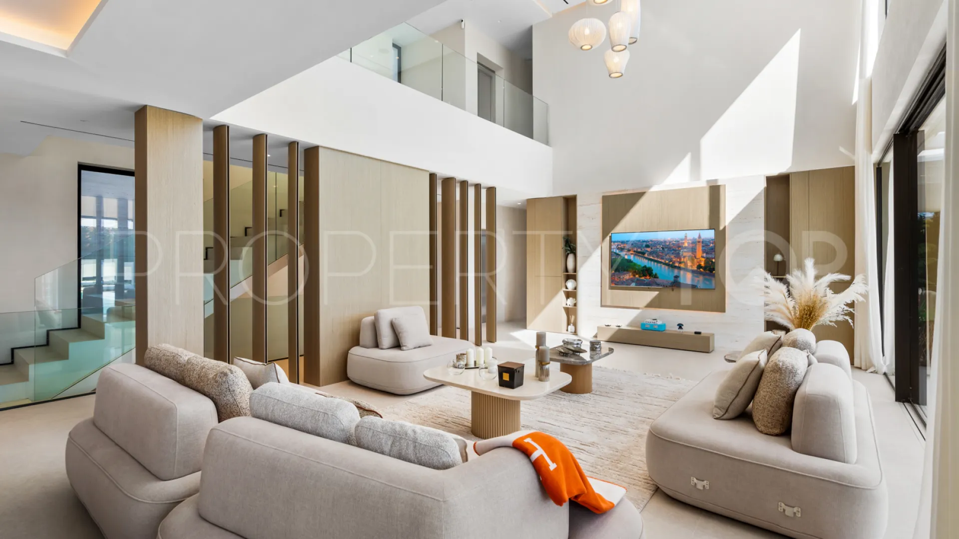 For sale villa in Los Monteros Playa with 6 bedrooms