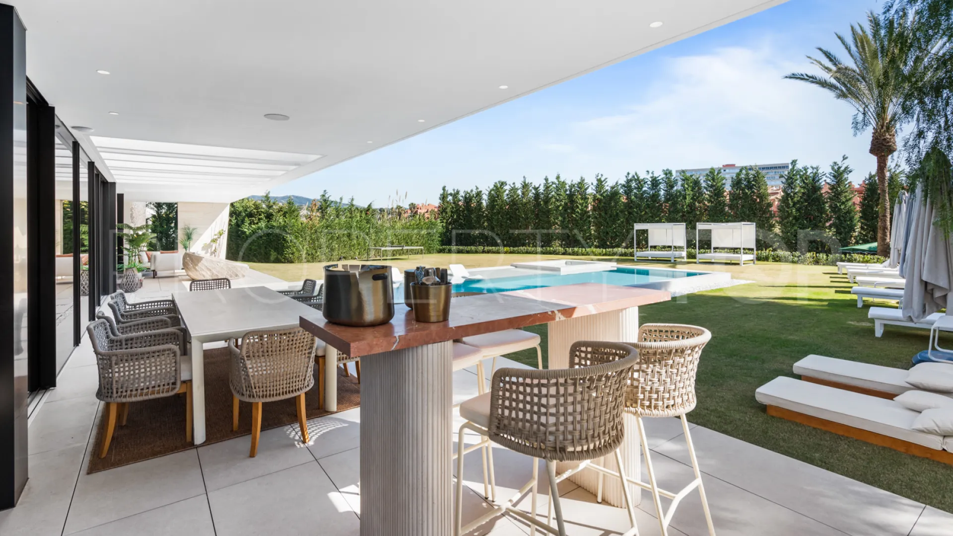 For sale villa in Los Monteros Playa with 6 bedrooms
