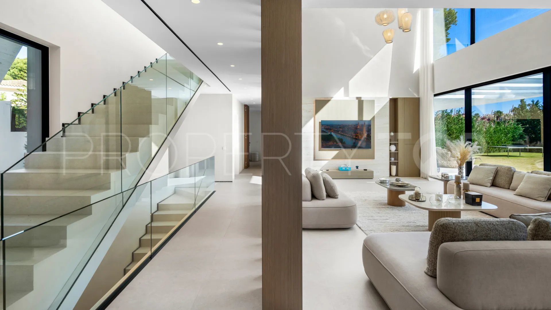 For sale villa in Los Monteros Playa with 6 bedrooms