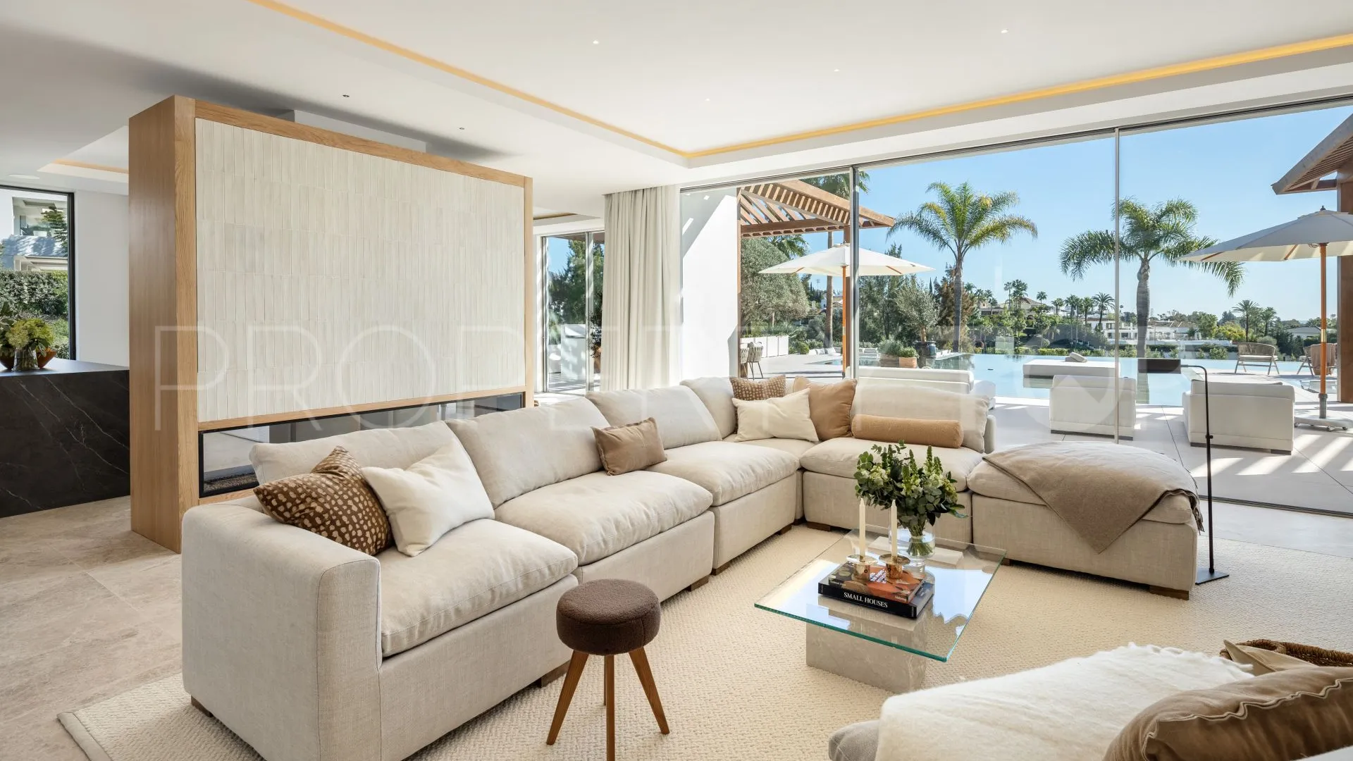 6 bedrooms Nueva Andalucia villa for sale