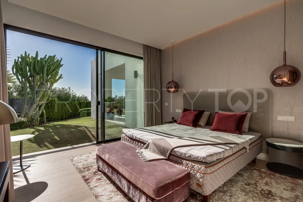 For sale villa with 5 bedrooms in Las Lomas del Marbella Club