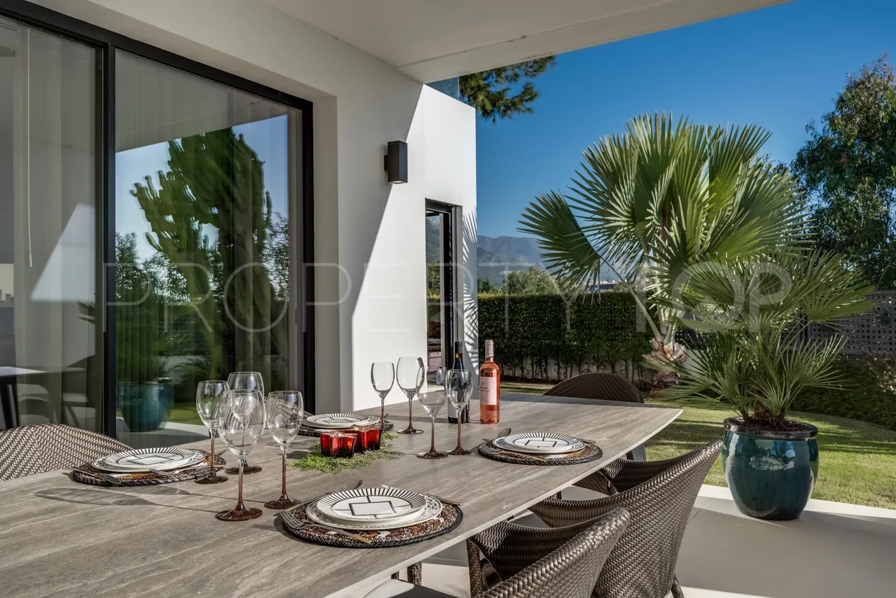 For sale villa with 5 bedrooms in Las Lomas del Marbella Club