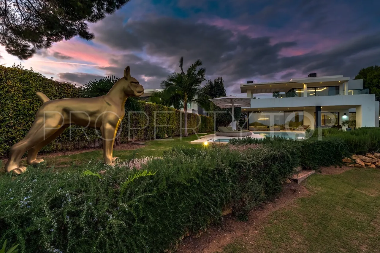 For sale villa with 5 bedrooms in Las Lomas del Marbella Club