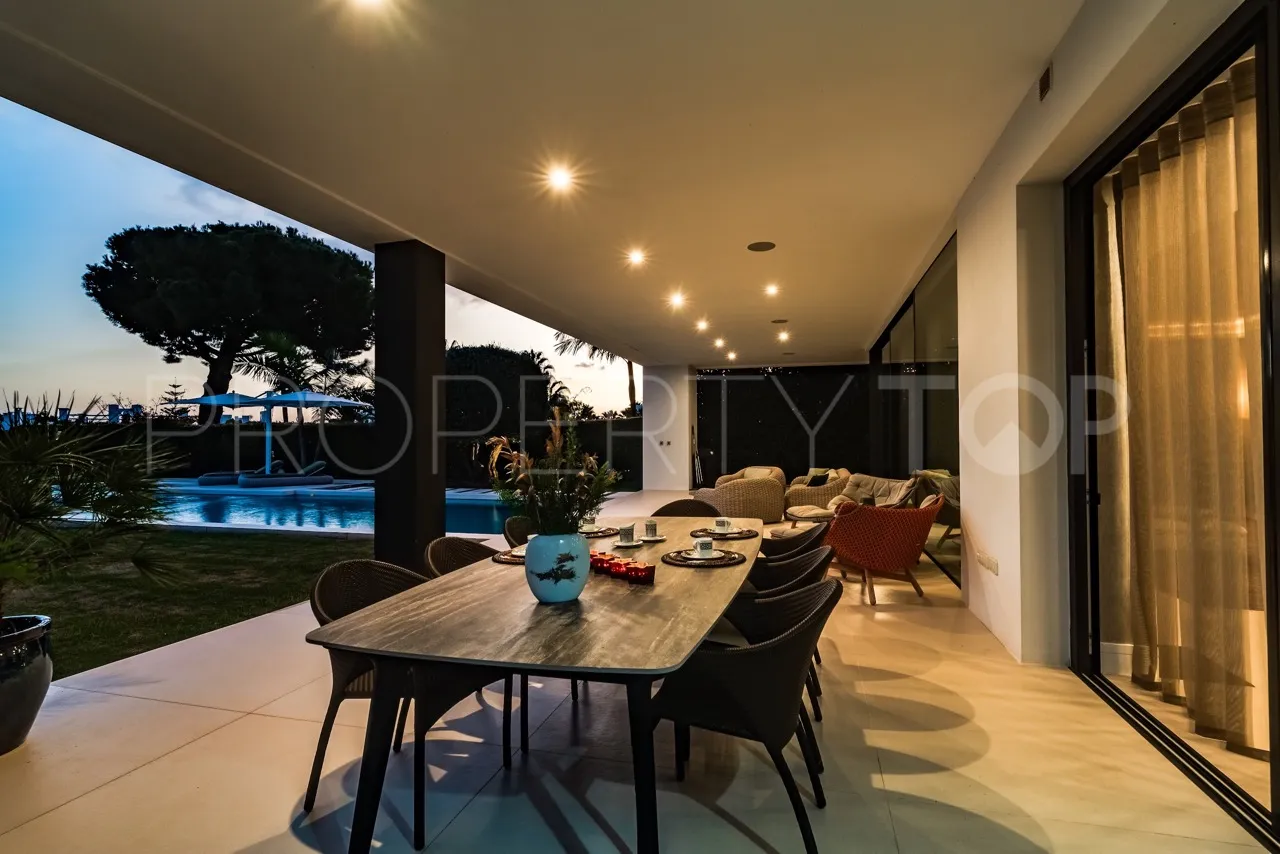 For sale villa with 5 bedrooms in Las Lomas del Marbella Club