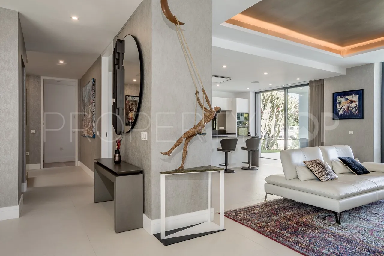 For sale villa with 5 bedrooms in Las Lomas del Marbella Club