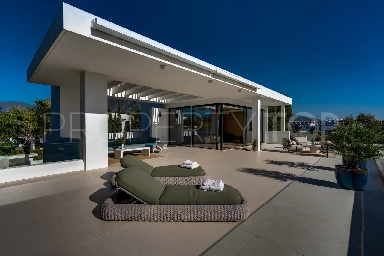 For sale villa with 5 bedrooms in Las Lomas del Marbella Club