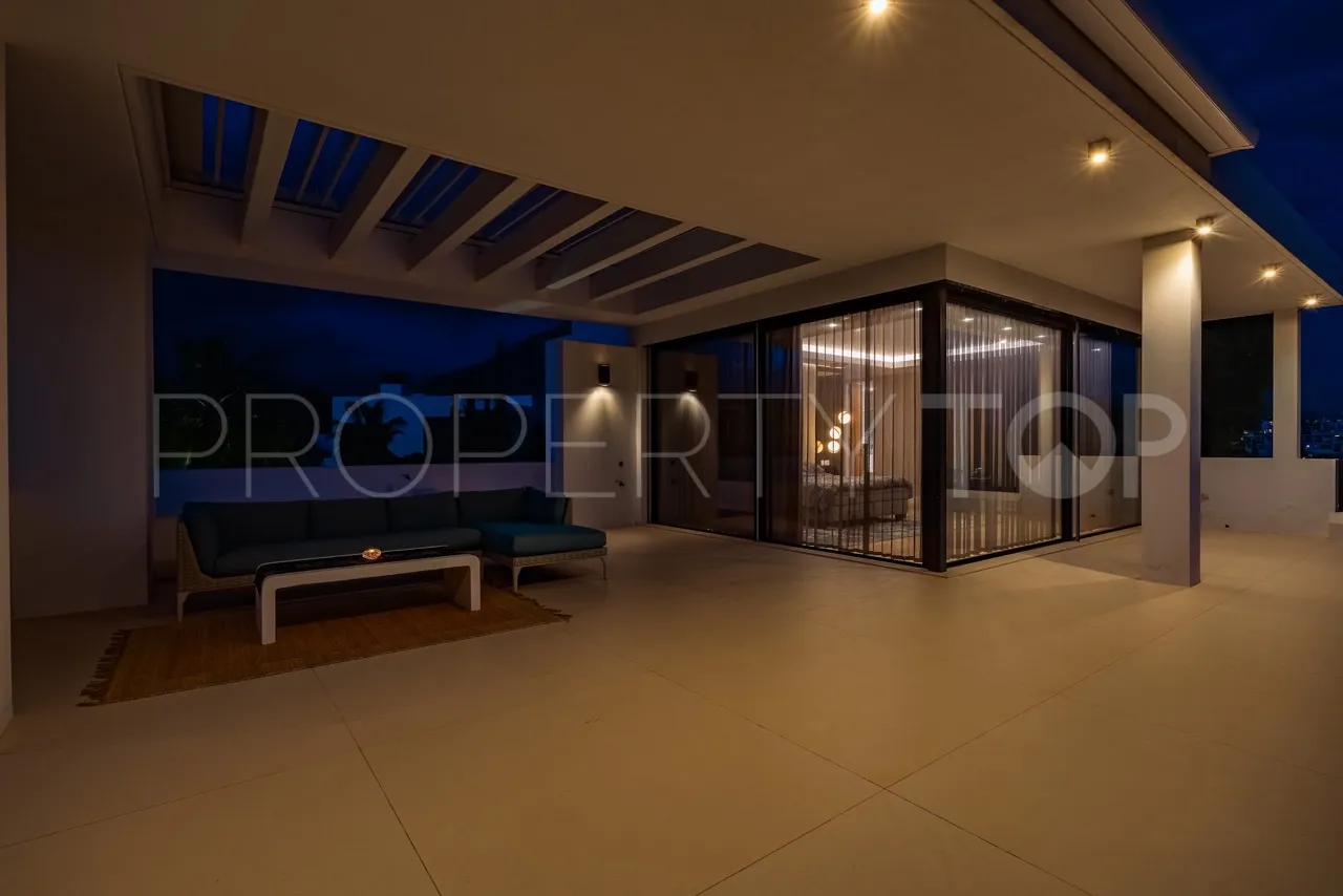 For sale villa with 5 bedrooms in Las Lomas del Marbella Club
