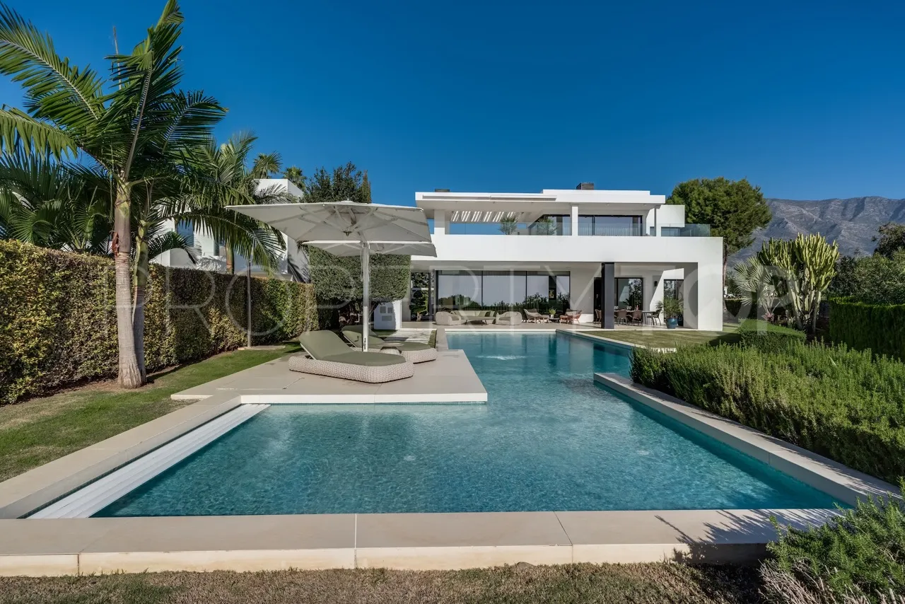 For sale villa with 5 bedrooms in Las Lomas del Marbella Club