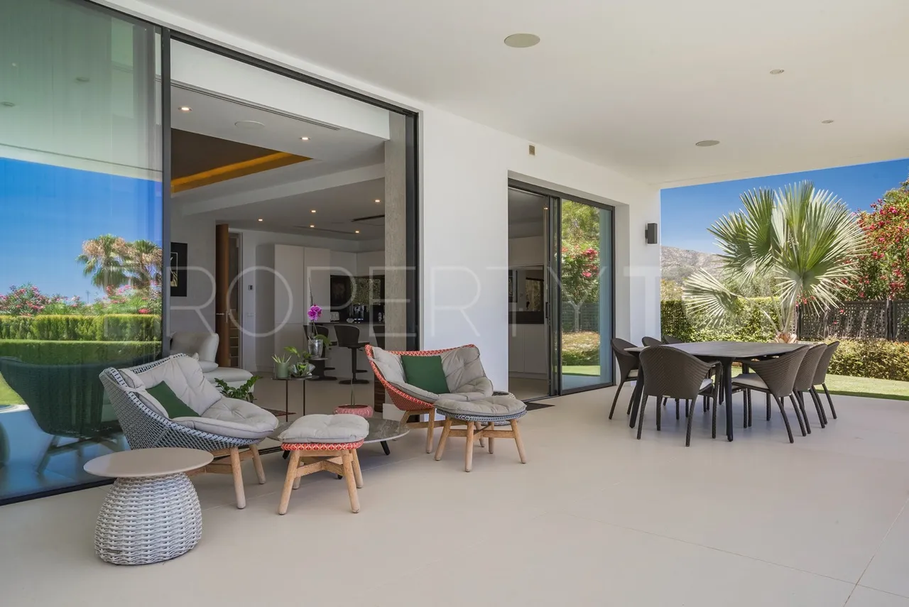 For sale villa with 5 bedrooms in Las Lomas del Marbella Club