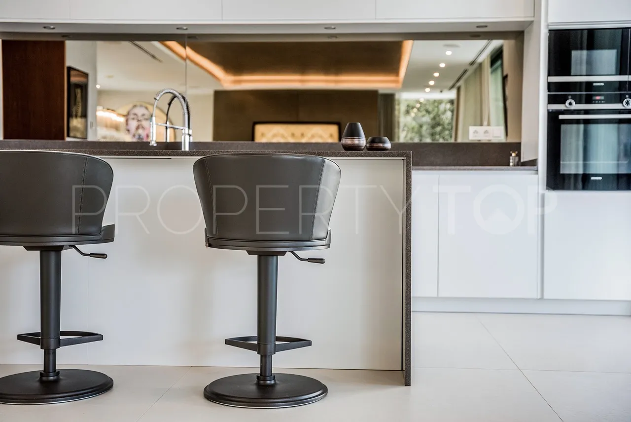 For sale villa with 5 bedrooms in Las Lomas del Marbella Club