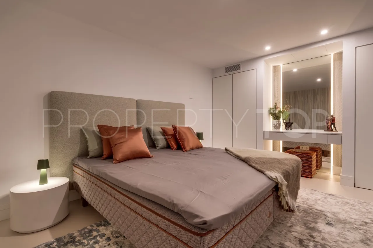 For sale villa with 5 bedrooms in Las Lomas del Marbella Club