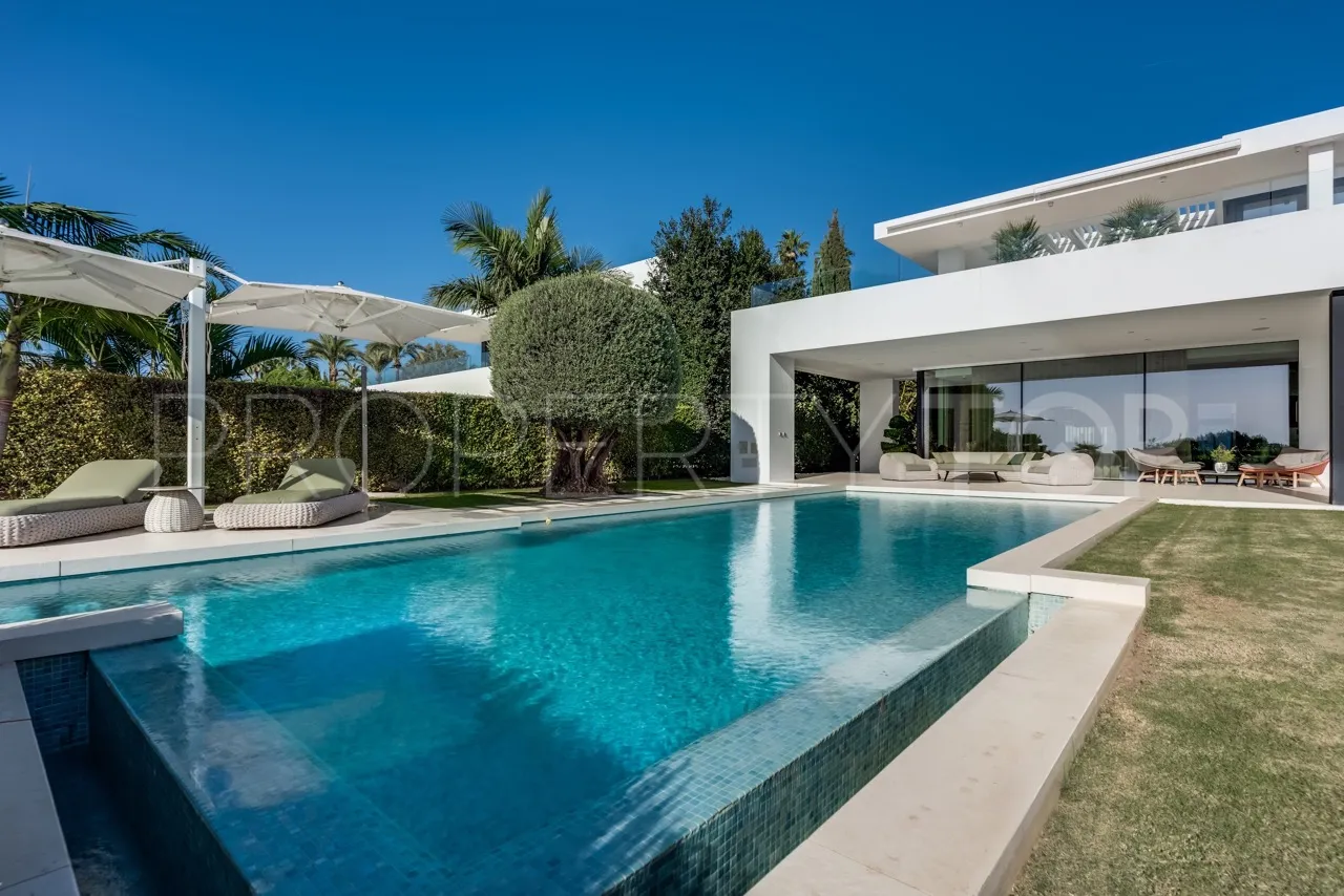 For sale villa with 5 bedrooms in Las Lomas del Marbella Club
