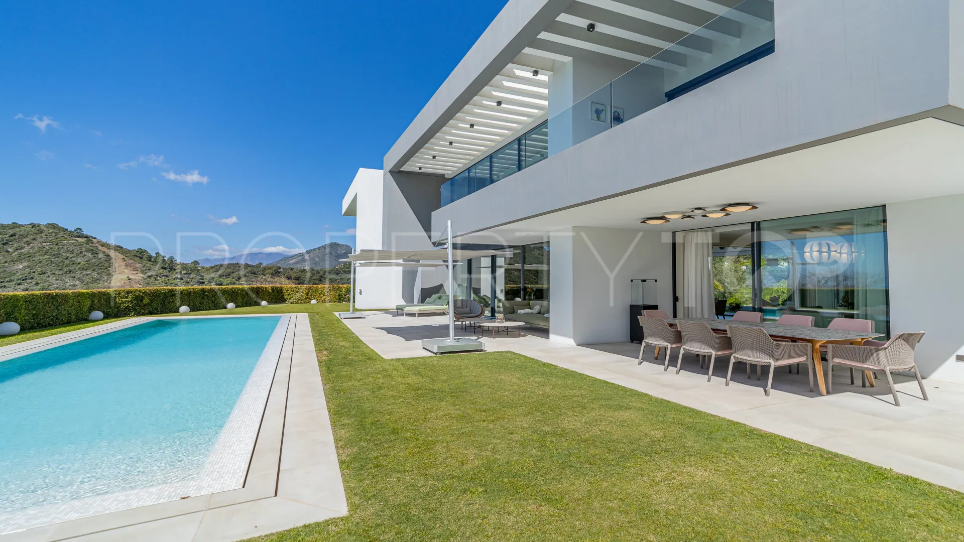 Villa in Los Arqueros for sale