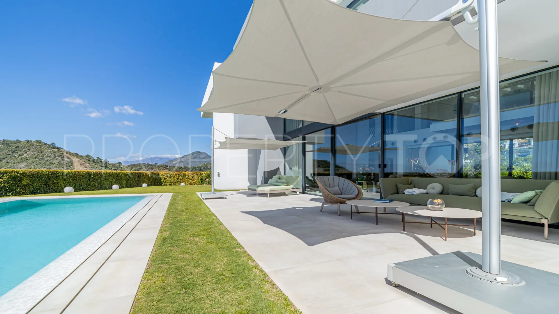 Villa in Los Arqueros for sale